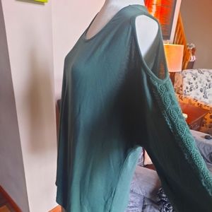 Suzanne betro cold shoulder green tunic XL